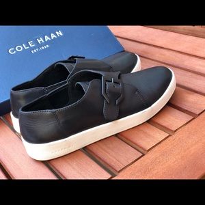 Cole haan black leather flat shoes